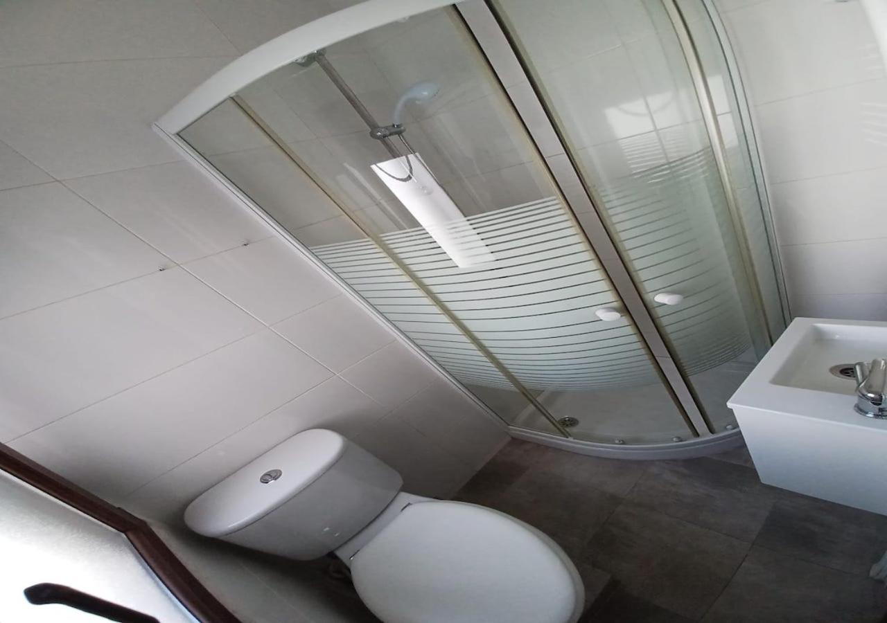 Habitaciones En El Atico De Tona Mirando A La Bahia De Santander Eksteriør billede