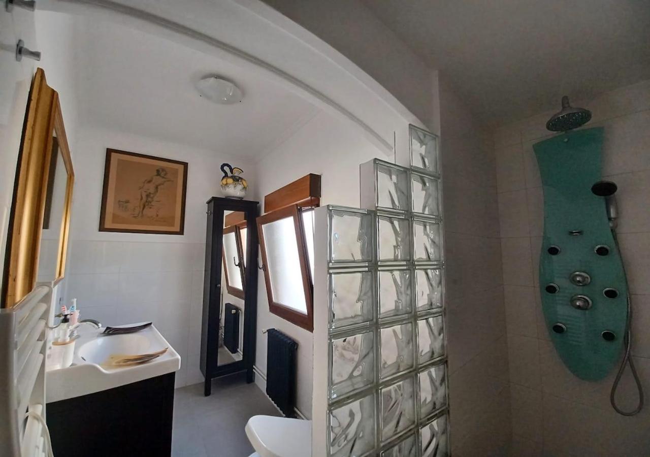 Habitaciones En El Atico De Tona Mirando A La Bahia De Santander Eksteriør billede