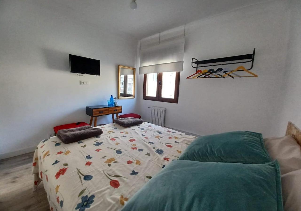 Habitaciones En El Atico De Tona Mirando A La Bahia De Santander Eksteriør billede